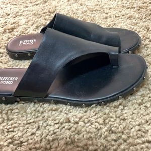 Bleeckler and Bond Black Leather Sandal 7 1/2